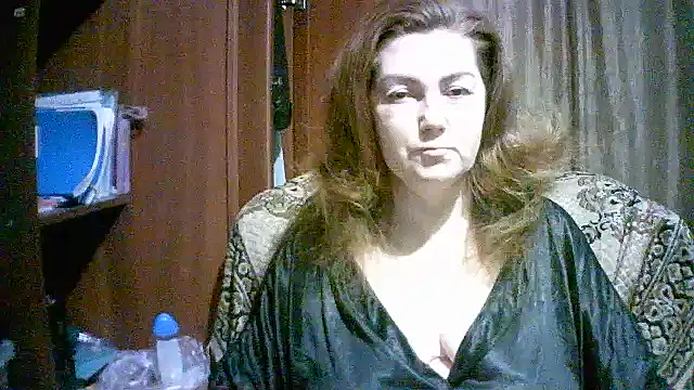 Snapshot of Madame-Butterfly chatting on 10.20.25 Madame-Butterfly online show from 10.20.25