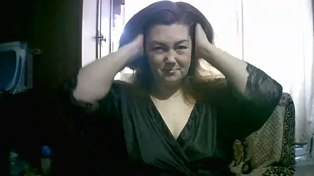 Snapshot of Madame-Butterfly chatting on 10.22.25 Madame-Butterfly online show from 10.22.25