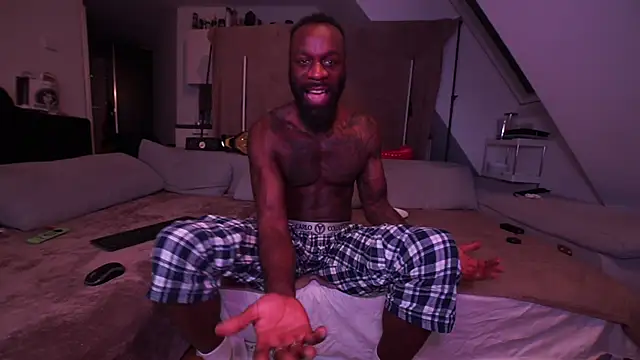 MacTroy online show from 01.05.25