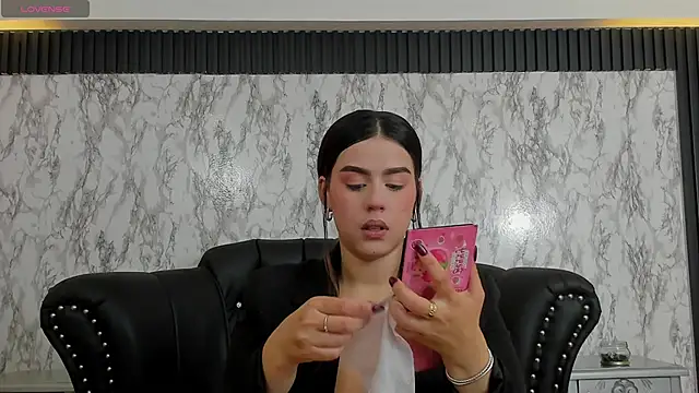 Snapshot of Miamontoya chatting on 01.18.25 Miamontoya online show from 01.18.25