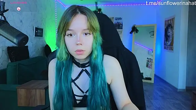 812sunflowerinahat online show from 12.19.24