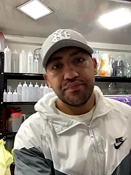 JuanZapata33 online show from 11.25.25