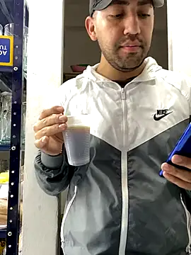 JuanZapata33 online show from 12.20.25