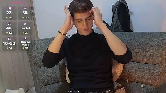 Snapshot of zackary_0 chatting on 12.15.24 zackary 0 online show from 12.15.24