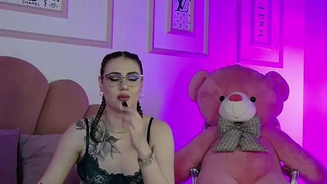 Abby  White online show from 04.17.26