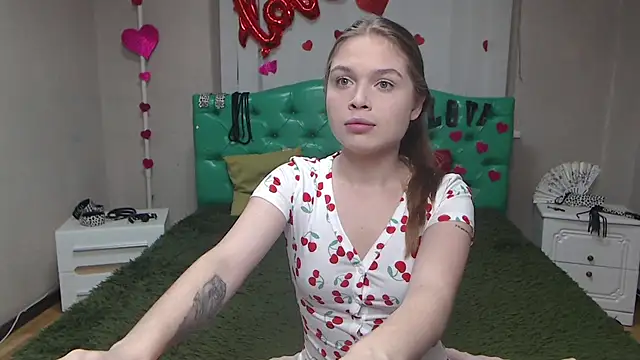 LaraPika online show from 10.10.25