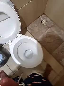 Snapshot of 1995eduardo chatting on 02.04.25 1995eduardo online show from 02.04.25