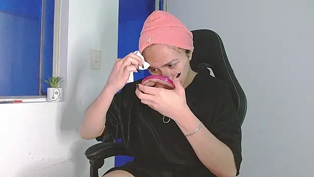 Snapshot of giuliana_andrade chatting on 02.25.26 giuliana andrade online show from 02.25.26