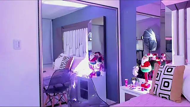 Snapshot of Kitty_Eliffe chatting on 12.21.24 Kitty Eliffe online show from 12.21.24