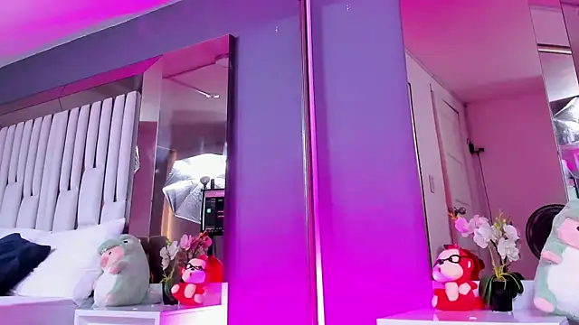 Snapshot of Kitty_Eliffe chatting on 02.28.25 Kitty Eliffe online show from 02.28.25