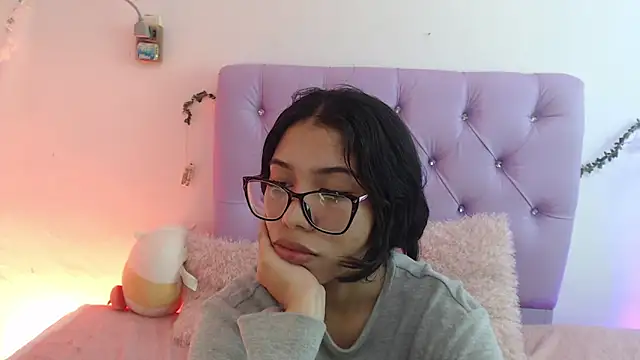 AmberJeong online show from 01.25.25