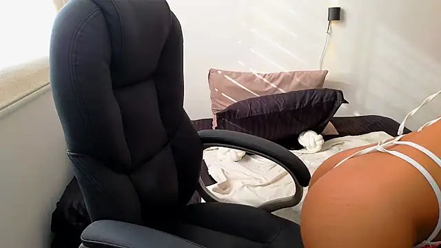 AlessaPears online show from 02.20.25