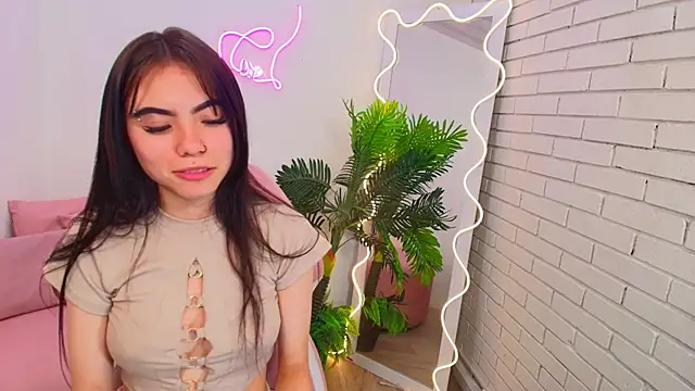 Snapshot of Roxanne_tay chatting on 12.11.24 Roxanne tay online show from 12.11.24