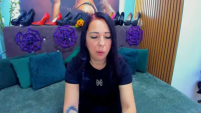 LauraSin online show from 10.24.25