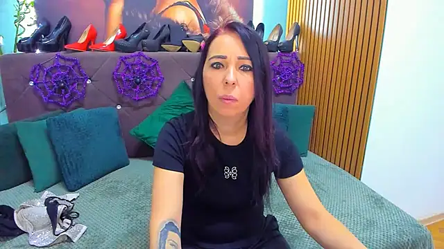 LauraSin online show from 10.31.25