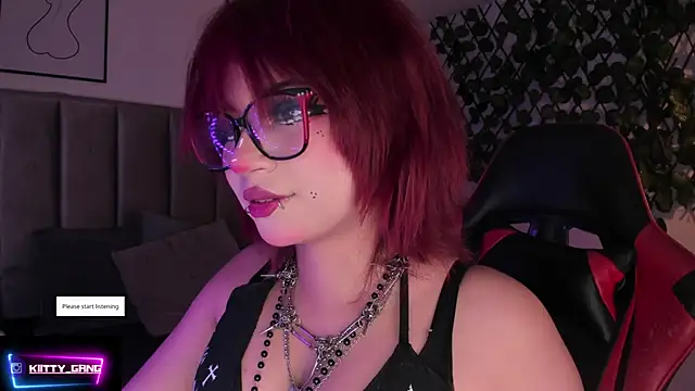 Snapshot of Kitty_Gang chatting on 09.25.25 Kitty Gang online show from 09.25.25