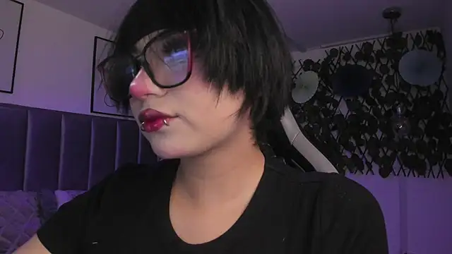 Kitty Gang online show from 04.14.26