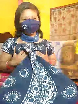 Snapshot of indiancouple09 chatting on 01.27.25 indiancouple09 online show from 01.27.25