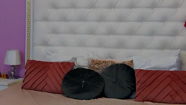 Lenna Paul online show from 02.13.25