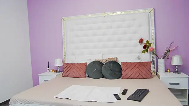 Lenna Paul online show from 02.28.25