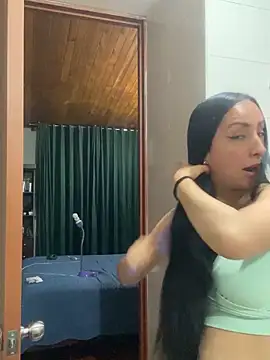 Snapshot of yaralyminjo2 chatting on 12.28.24 yaralyminjo2 online show from 12.28.24