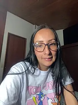 Snapshot of yaralyminjo2 chatting on 01.05.25 yaralyminjo2 online show from 01.05.25