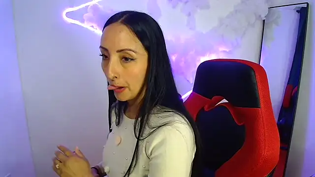 Snapshot of yaralyminjo2 chatting on 01.22.25 yaralyminjo2 online show from 01.22.25