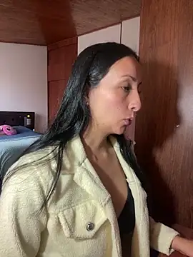 Snapshot of yaralyminjo2 chatting on 02.21.25 yaralyminjo2 online show from 02.21.25