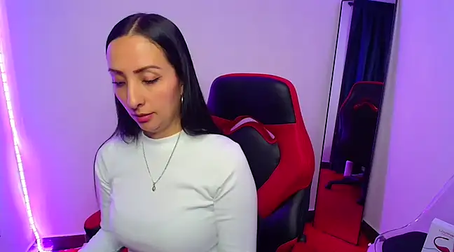 Snapshot of yaralyminjo2 chatting on 02.28.25 yaralyminjo2 online show from 02.28.25