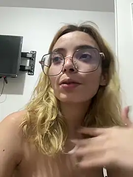 Snapshot of anietorres chatting on 01.18.25 anietorres online show from 01.18.25