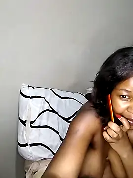 Snapshot of queenbboobs chatting on 01.08.25 queenbboobs online show from 01.08.25