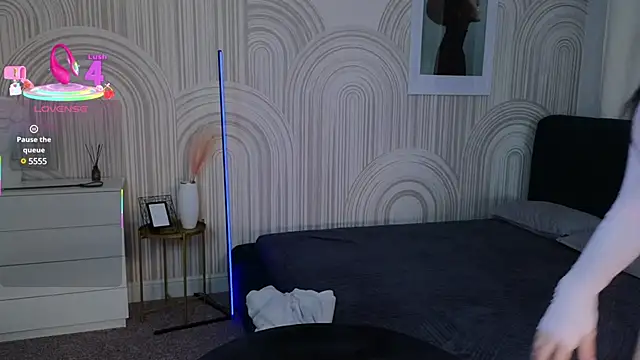 Jenna Adams  online show from 03.17.25