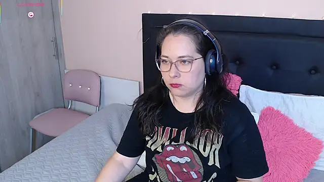 May Carlier online show from 09.09.25