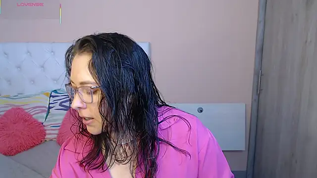 May Carlier online show from 11.29.25