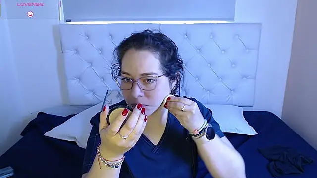 May Carlier online show from 02.08.26