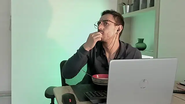 Snapshot of pablo-rincon95 chatting on 01.20.25 pablo-rincon95 online show from 01.20.25