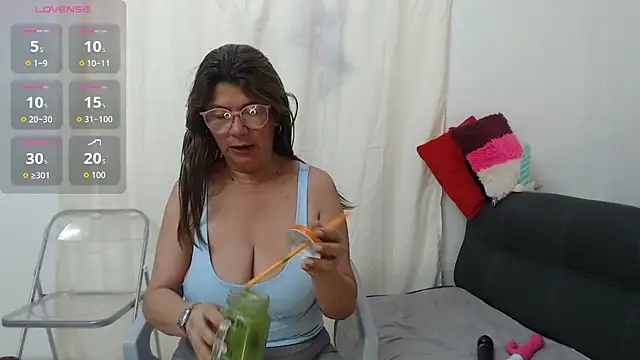 Aranza-Queen online show from 10.31.25