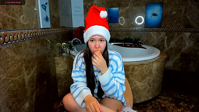 Snapshot of Mira_Karter chatting on 12.15.24 Mira Karter online show from 12.15.24