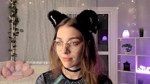 Snapshot of AraCopple chatting on 12.09.24 AraCopple online show from 12.09.24