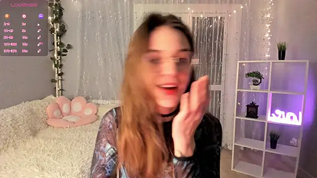 Snapshot of AraCopple chatting on 12.12.24 AraCopple online show from 12.12.24