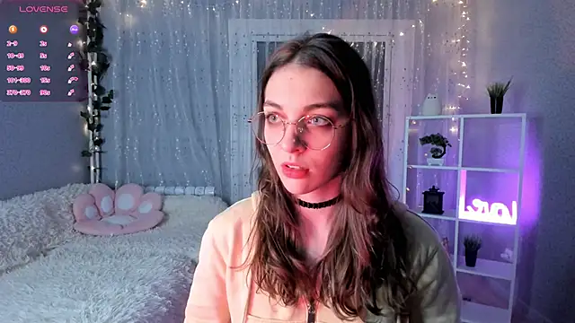 Snapshot of AraCopple chatting on 12.18.24 AraCopple online show from 12.18.24