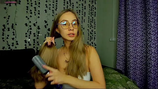 Kitty Katrine online show from 02.15.25