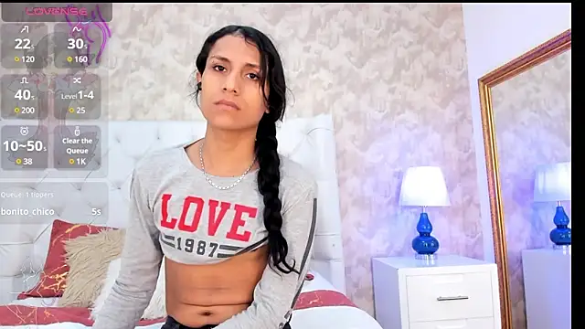 Eliza Thaylor   online show from 12.17.24