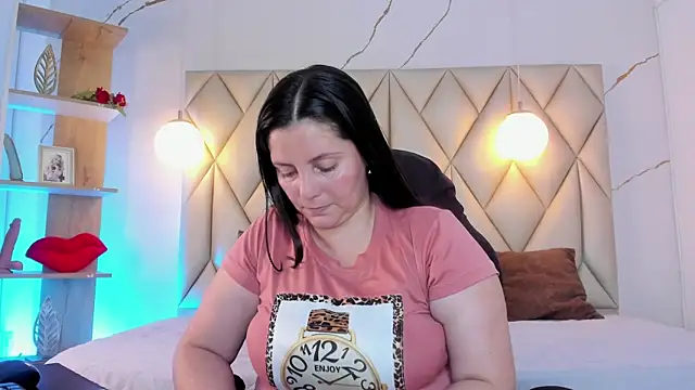 Snapshot of angelswets chatting on 06.18.26 angelswets online show from 06.18.26