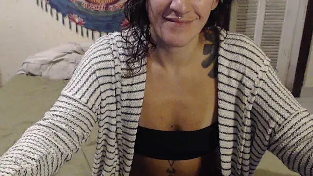Snapshot of MissRebeka chatting on 05.11.26 MissRebeka online show from 05.11.26