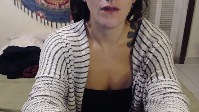 Snapshot of MissRebeka chatting on 05.12.26 MissRebeka online show from 05.12.26
