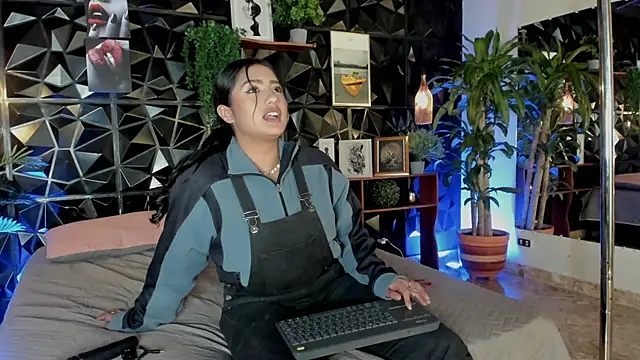 Snapshot of karla_999 chatting on 09.19.25 karla 999 online show from 09.19.25