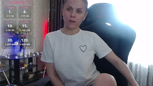 Snapshot of JessieOMays chatting on 04.04.26 JessieOMays online show from 04.04.26