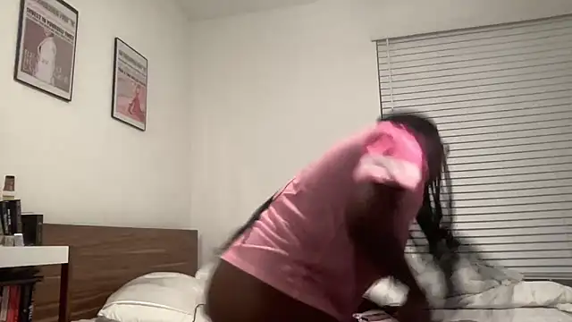 Snapshot of AveryJ99 chatting on 12.04.24 AveryJ99 online show from 12.04.24