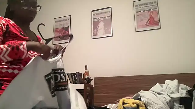 Snapshot of AveryJ99 chatting on 12.20.24 AveryJ99 online show from 12.20.24